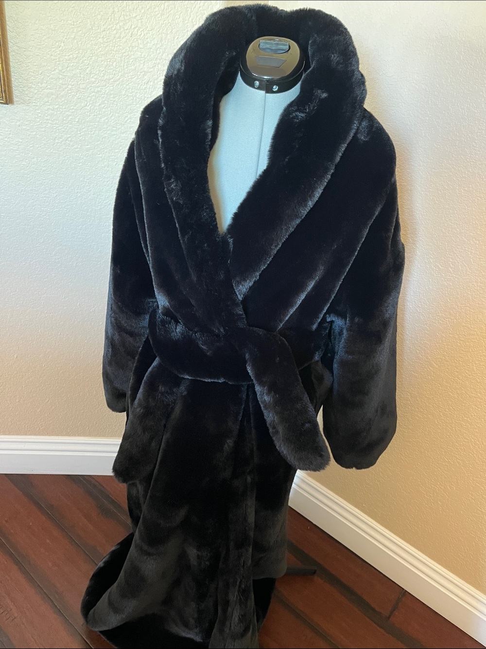 AKIRA Glossy Black Faux-Fur Shawl-Collar Wrap